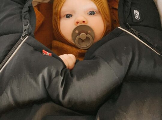 Tag baby med på oplevelser - hold varmen I en dejlig kørepose