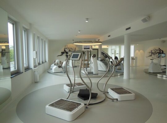 Crosstraining i stuen: Skab dit eget fitnesscenter hjemme