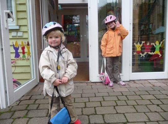 Små forskere: Eksperimenterende leg i børnehaven