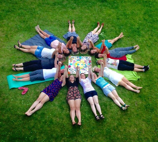 Sjove og samlende teambuilding aktiviteter for store familier